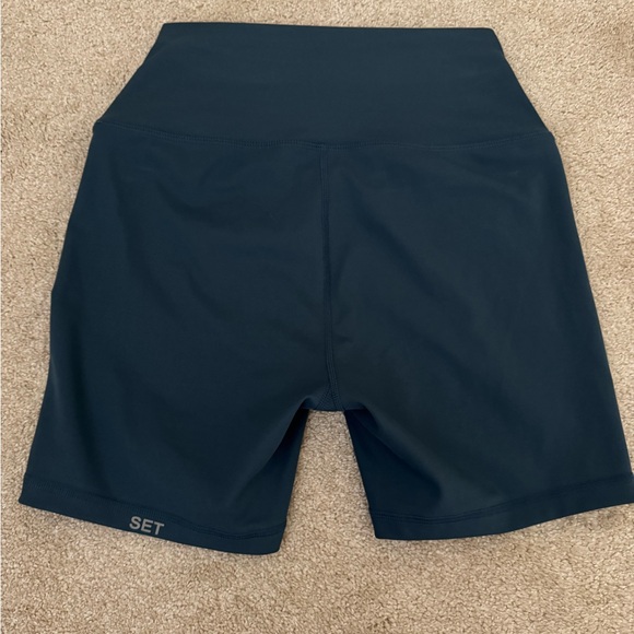 Set Active Shorts - Picture 2 of 3